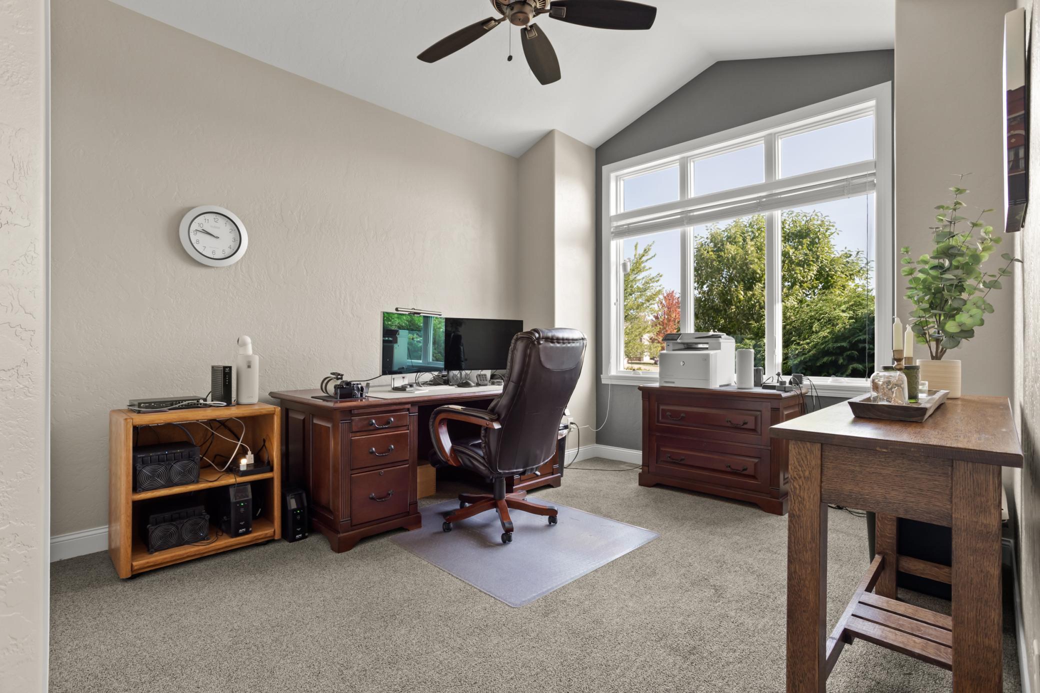 Bedroom/Office