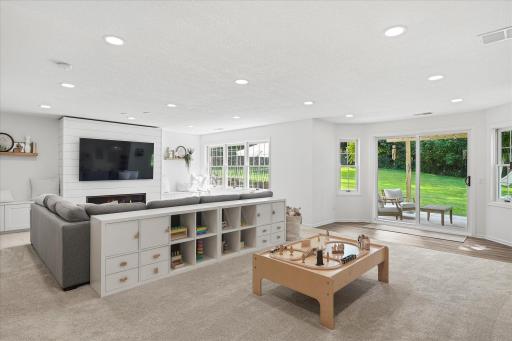 Look at all those recessed lights, adding so much bright cheerfulness to this space. The modern & neutral paint & carpet is also so warm, welcoming & inviting.
