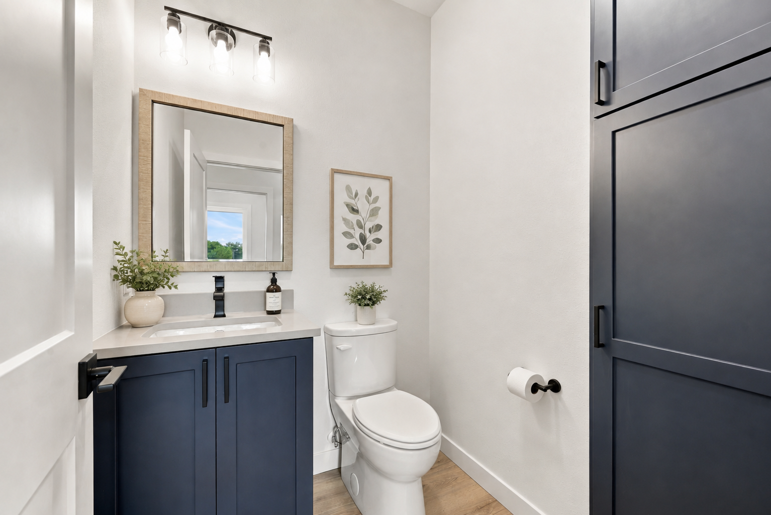 1/2 bath *Digitally Staged