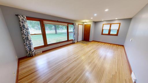 504 19th Avenue SW, Willmar, MN 56201