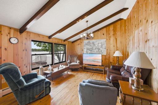 Main level vaulted living room that overlooks the lake!