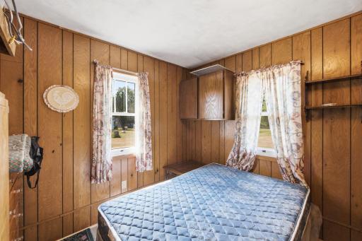 Bedroom in 2nd cabin.