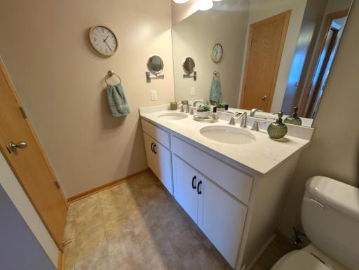 Private Main Bedroom 3/4 Bathroom