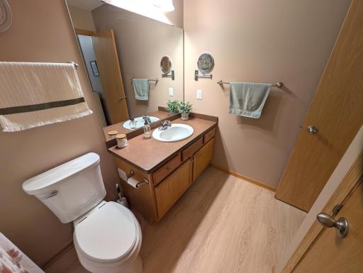 Upper Level Full Bathroom
