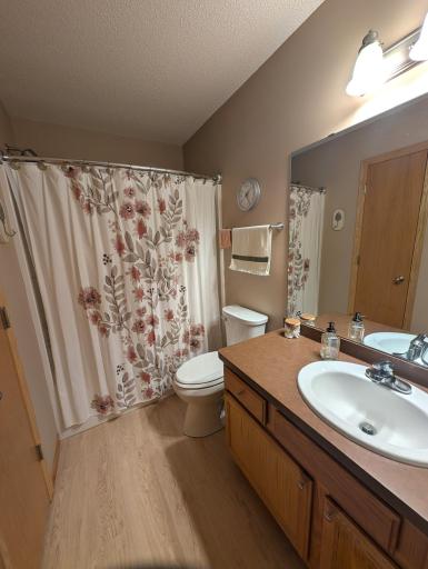 Upper Level Full Bathroom