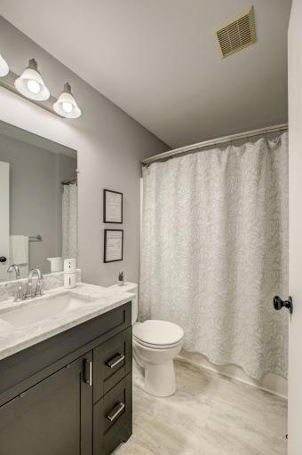1410 Summit St-34.jpg