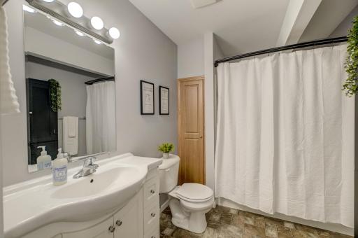 1410 Summit St-48.jpg