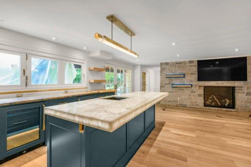 Lower let Bar/ Kitchenette