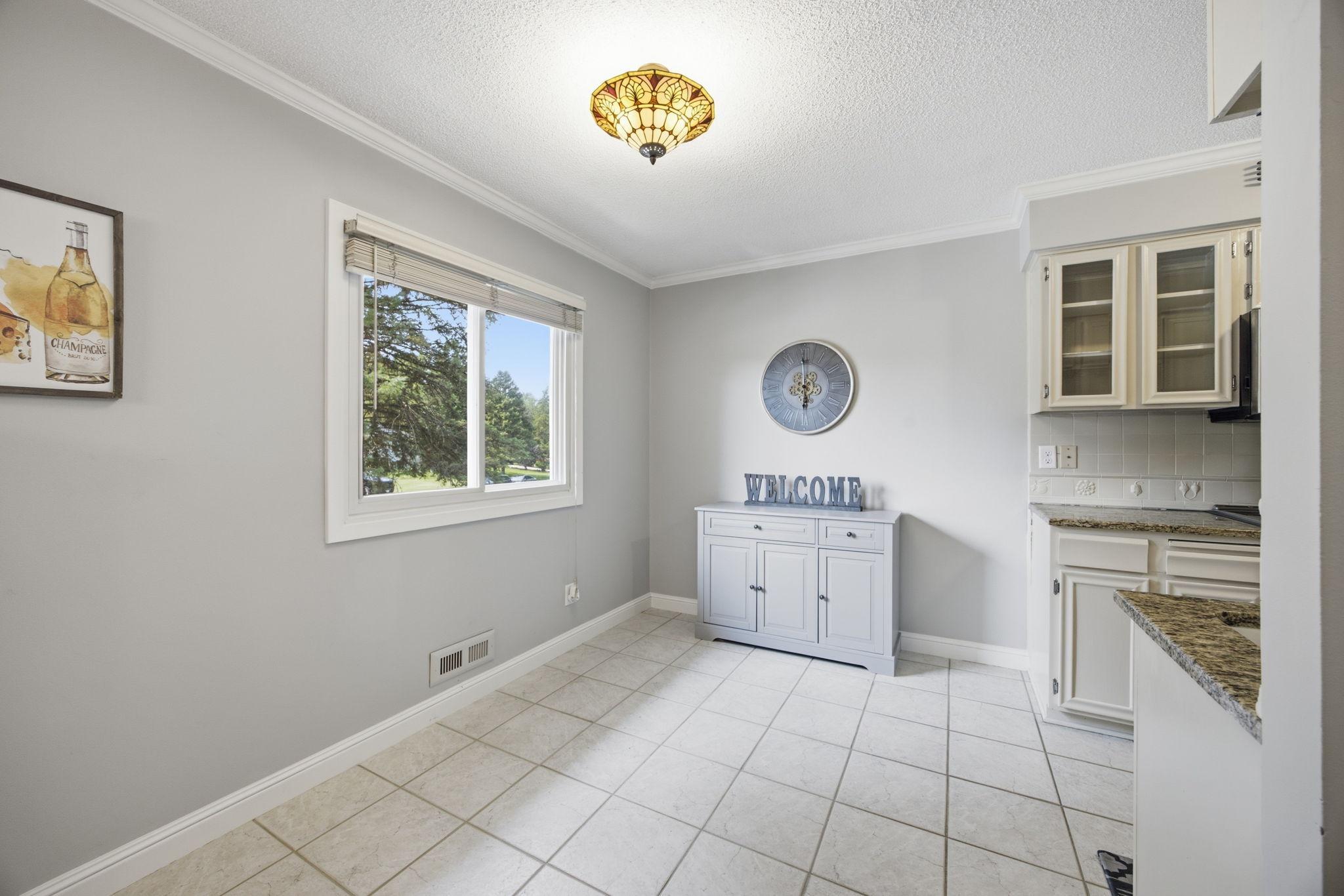 Separate dining room is not always easy to find in this price range.
