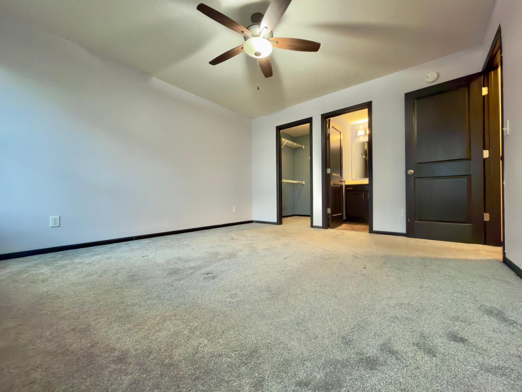 Owners suite with ensuite bath and walk-in closet