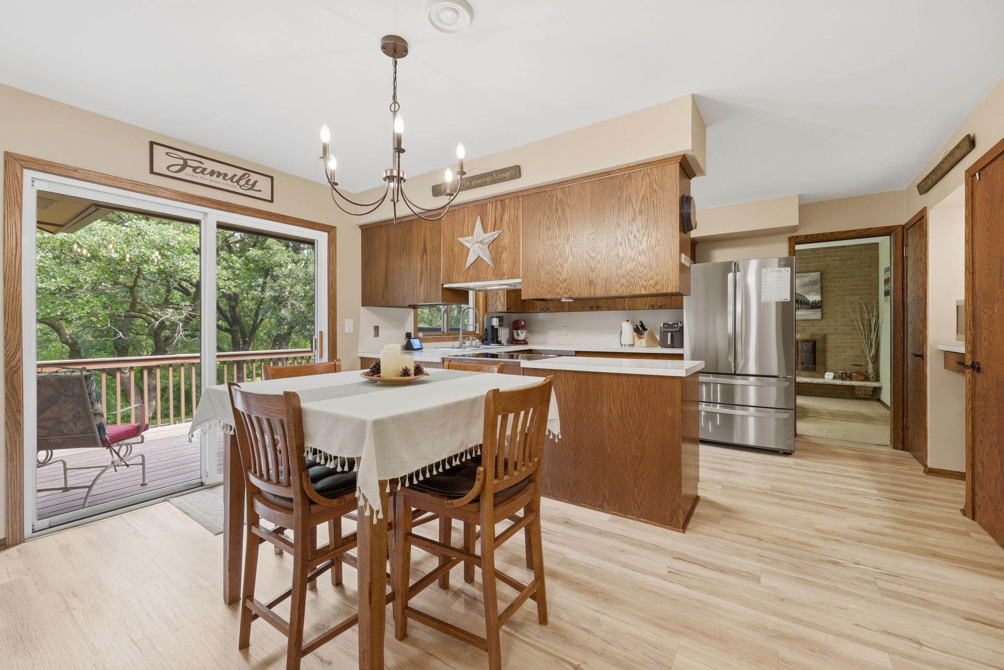 Kitchen Area Dining