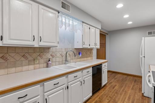 20635 Hughes Avenue W, Lakeville, MN 55044