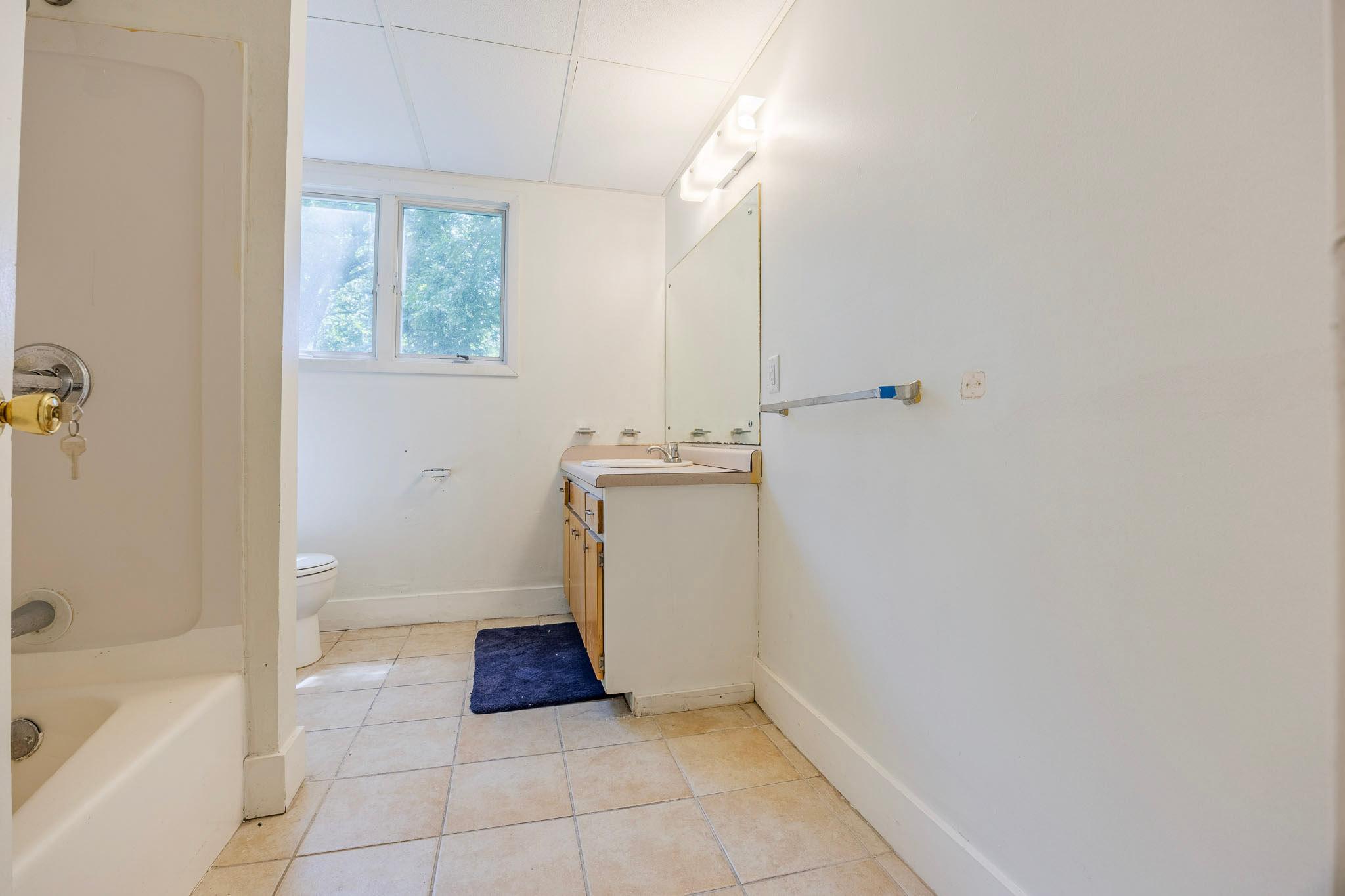 LowerlevelFullbathroom.jpg