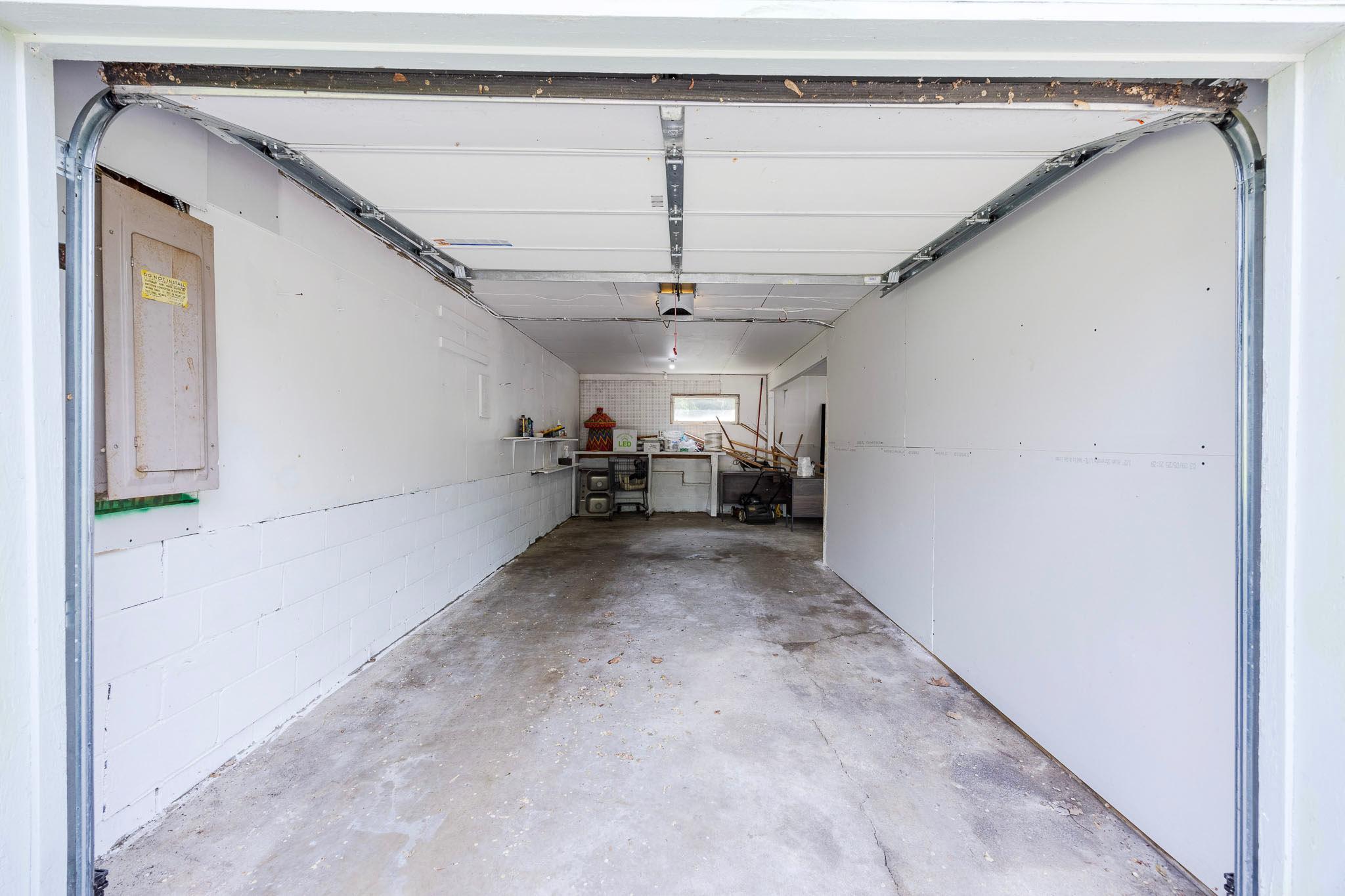 Leftsidegarage.jpg