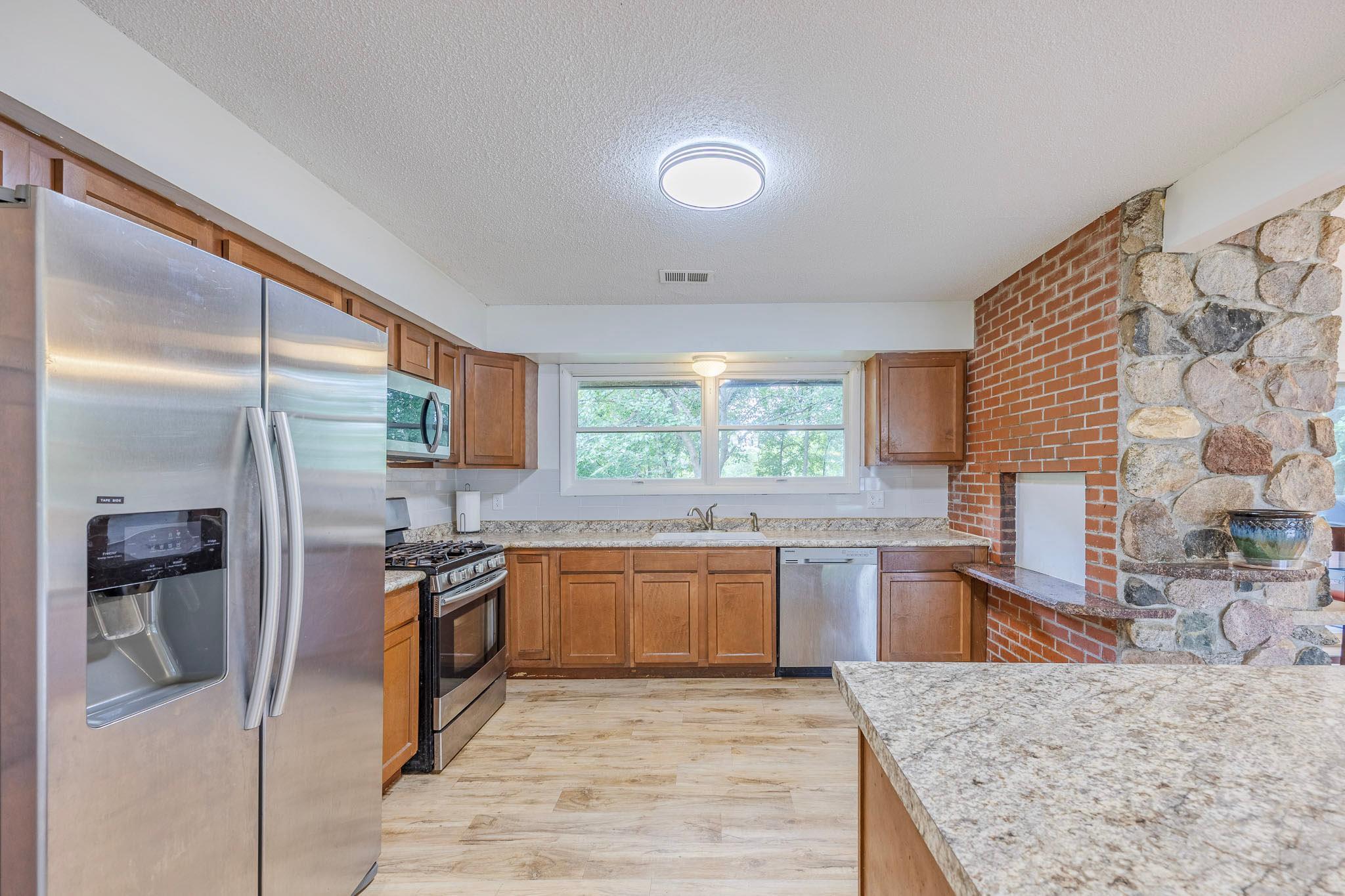 Kitchen2.jpg