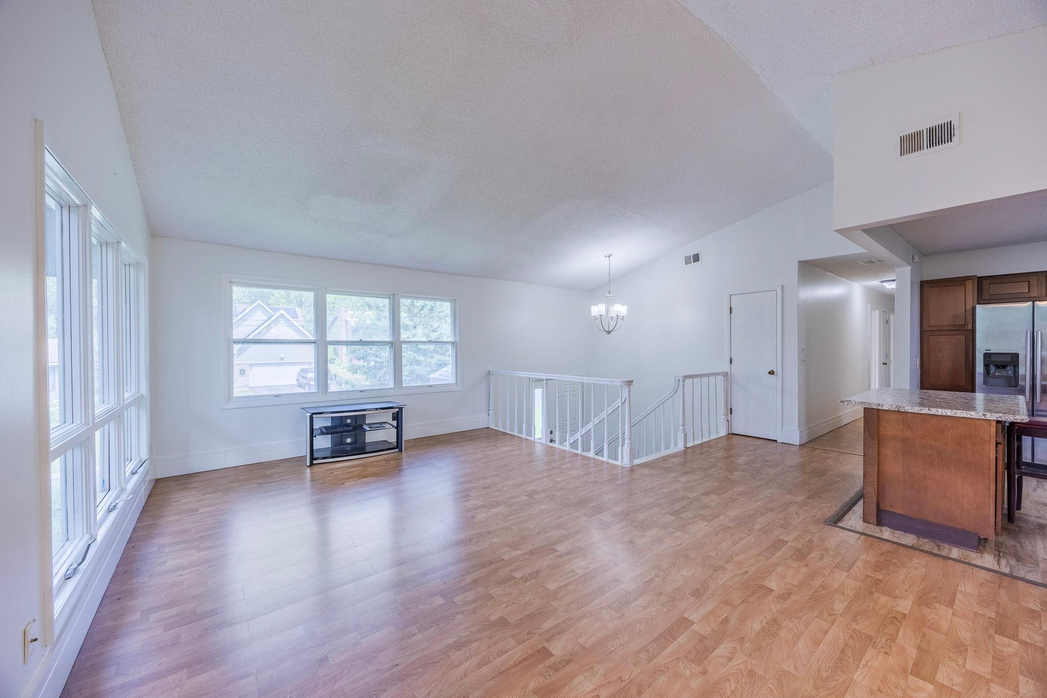 UpperLevelLivingroom.jpg