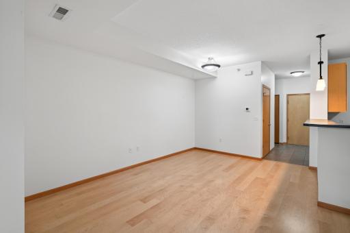 2565 Franklin Avenue, 102, Saint Paul, MN 55114