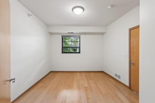 2565 Franklin Avenue, 102, Saint Paul, MN 55114