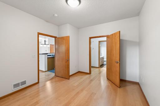 2565 Franklin Avenue, 102, Saint Paul, MN 55114