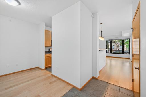 2565 Franklin Avenue, 102, Saint Paul, MN 55114