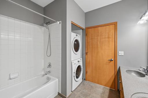 2565 Franklin Avenue, 102, Saint Paul, MN 55114