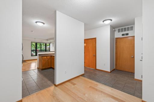2565 Franklin Avenue, 102, Saint Paul, MN 55114