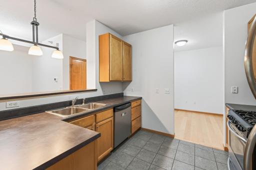 2565 Franklin Avenue, 102, Saint Paul, MN 55114
