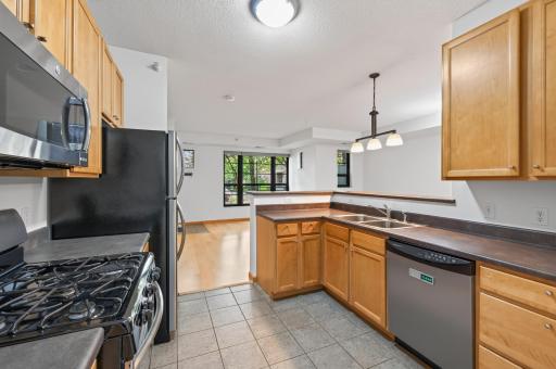 2565 Franklin Avenue, 102, Saint Paul, MN 55114