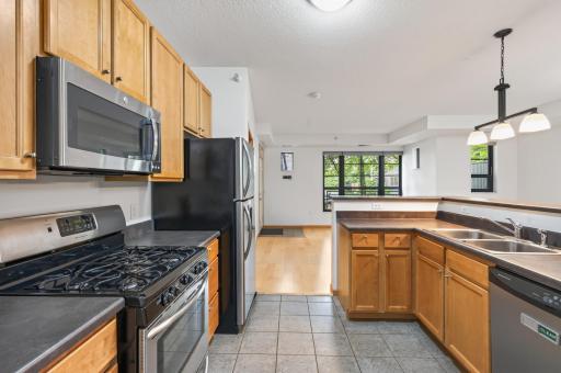 2565 Franklin Avenue, 102, Saint Paul, MN 55114