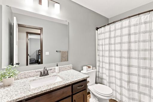24 Interior Main Bathroom.jpg