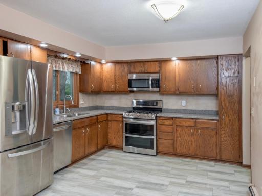 1801 River Hills Drive, Burnsville, MN 55337