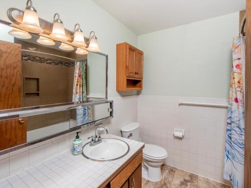 1801 River Hills Drive, Burnsville, MN 55337