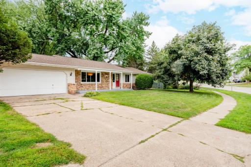 1801 River Hills Drive, Burnsville, MN 55337