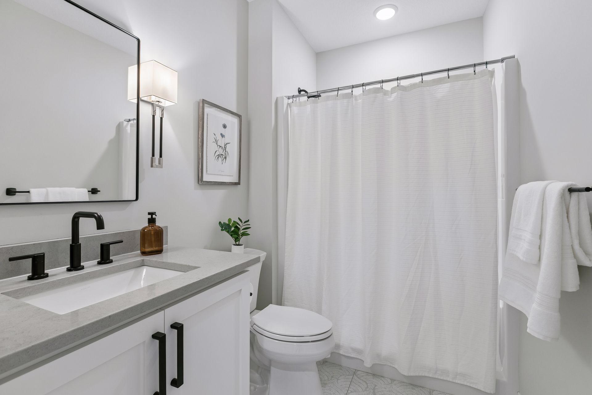 Adjacent 3/4 bath