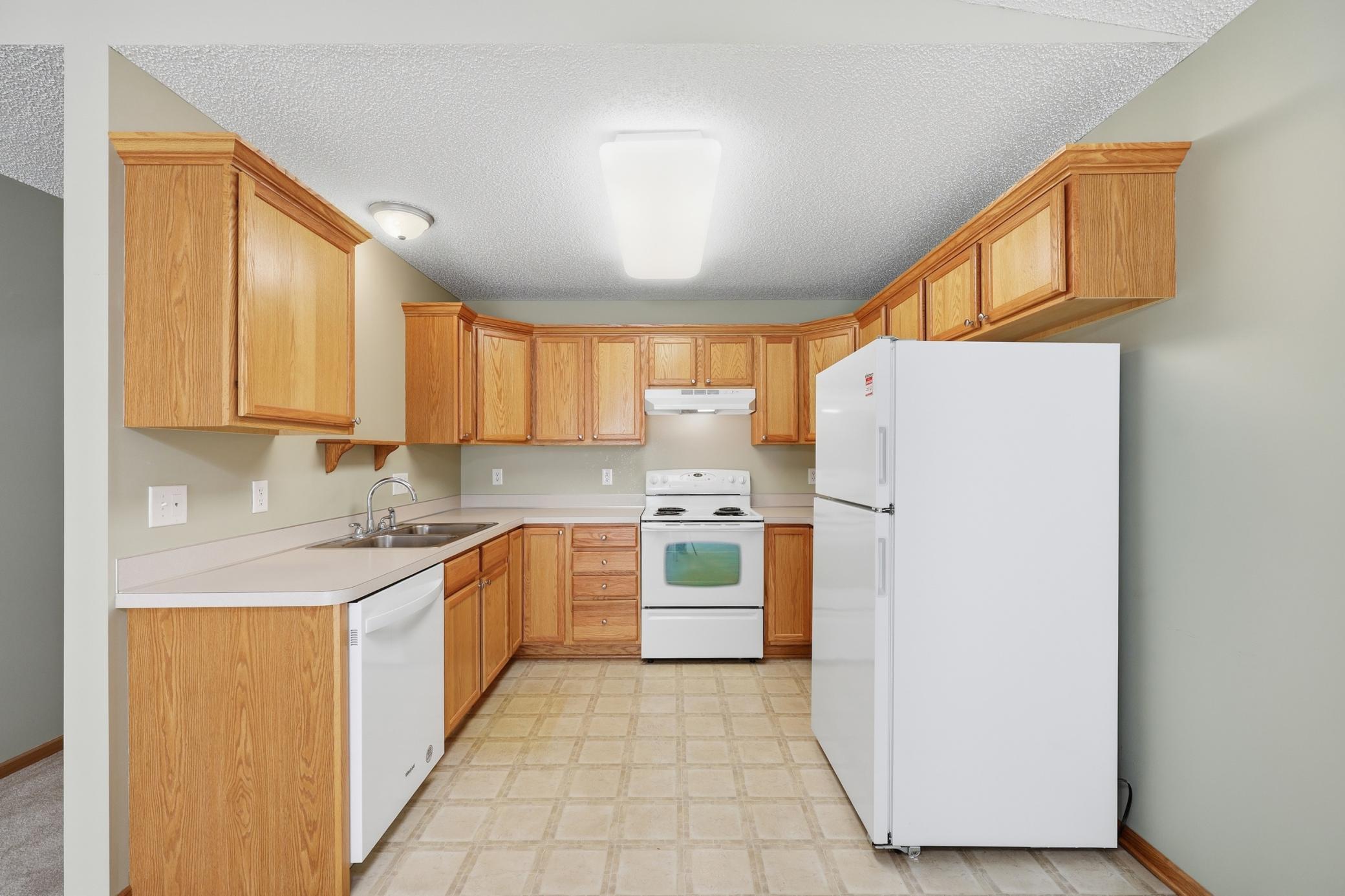 Spacious Kitchen w/ plenty of cabinet space