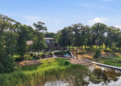 Peaceful LAKE LIVING awaits