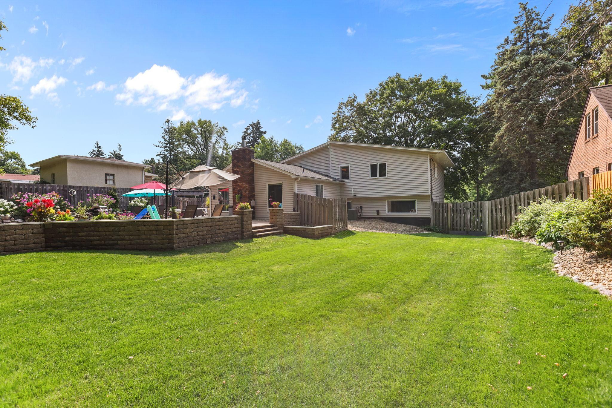 Excellent yard for entertainment