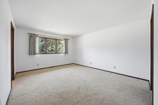 120 Prairiewood Drive S, Fargo, ND 58103