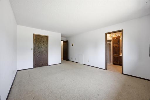120 Prairiewood Drive S, Fargo, ND 58103