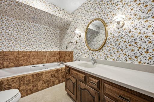 120 Prairiewood Drive S, Fargo, ND 58103