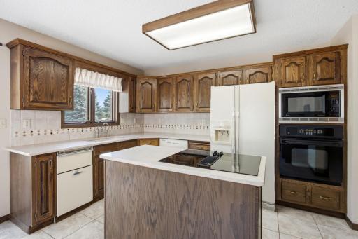 120 Prairiewood Drive S, Fargo, ND 58103