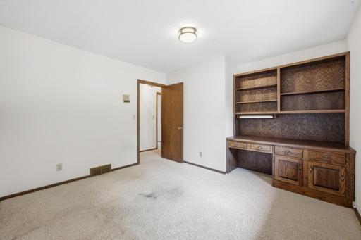120 Prairiewood Drive S, Fargo, ND 58103