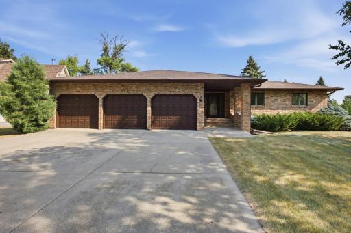 120 Prairiewood Drive S, Fargo, ND 58103