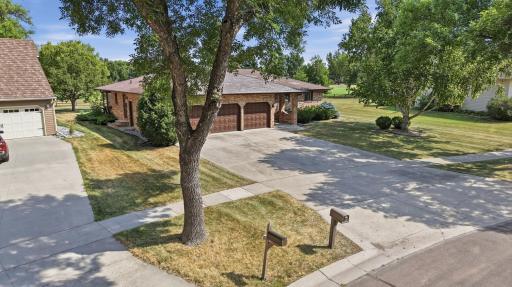 120 Prairiewood Drive S, Fargo, ND 58103