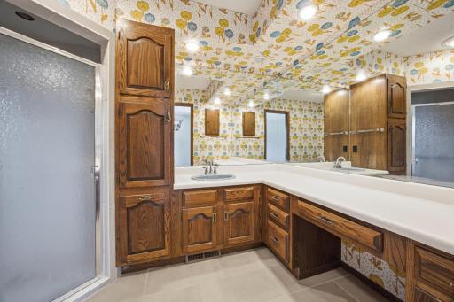 120 Prairiewood Drive S, Fargo, ND 58103
