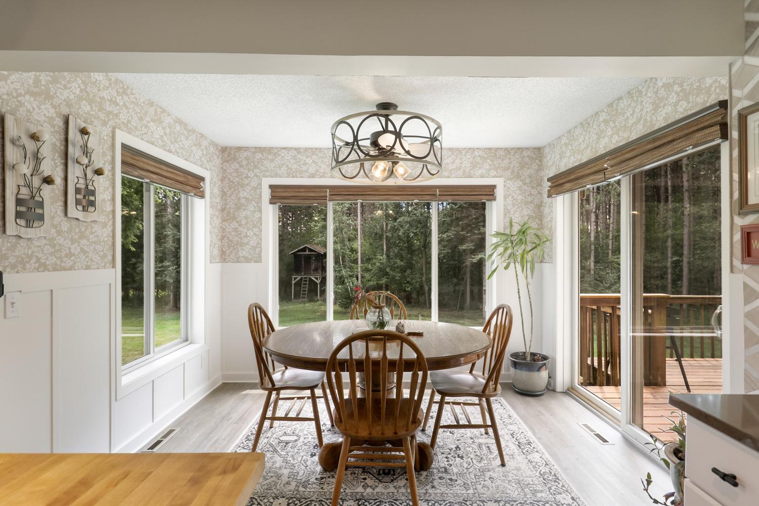 Cozy and bright eat in kitchen