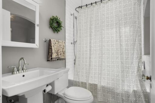 2194 Stanford Avenue, Saint Paul, MN 55105