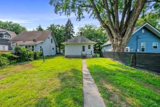 Backyard w/paver patio
