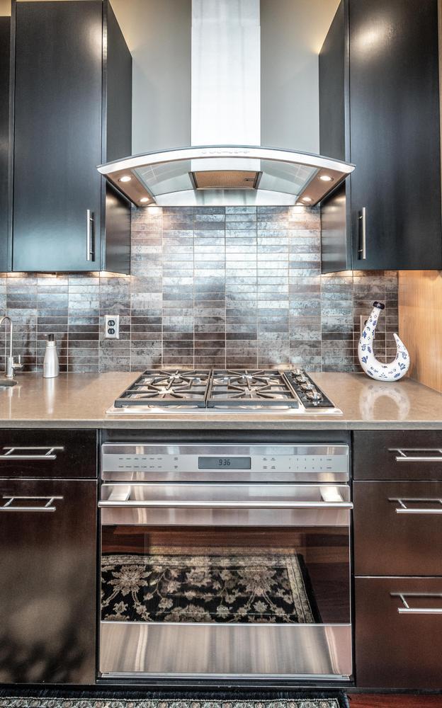 022-016-Kitchen-624x1000.jpg