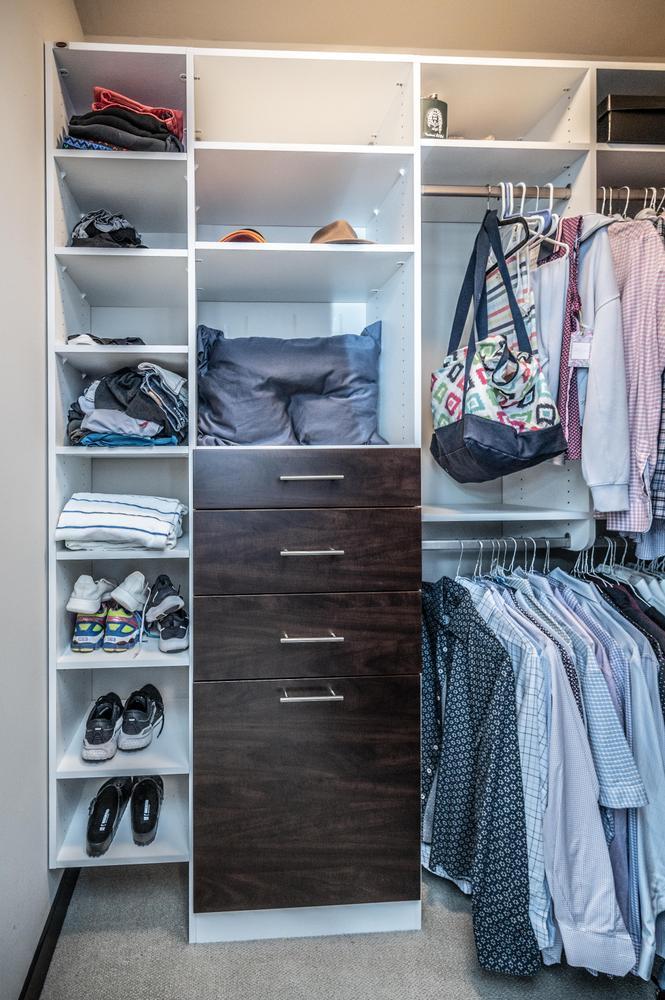 040-019-Primary Closet-666x1000.jpg